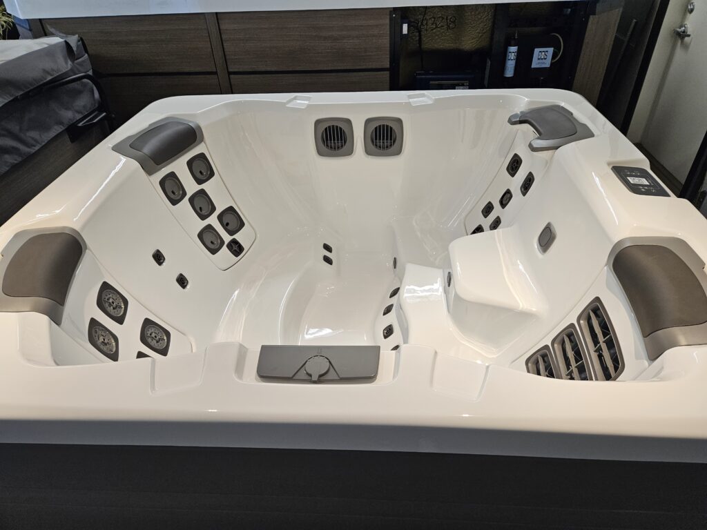Hot Tub For Store Spokane Valley