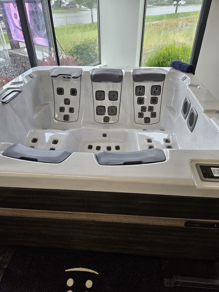 Hot Tub For Store Spokane Valley